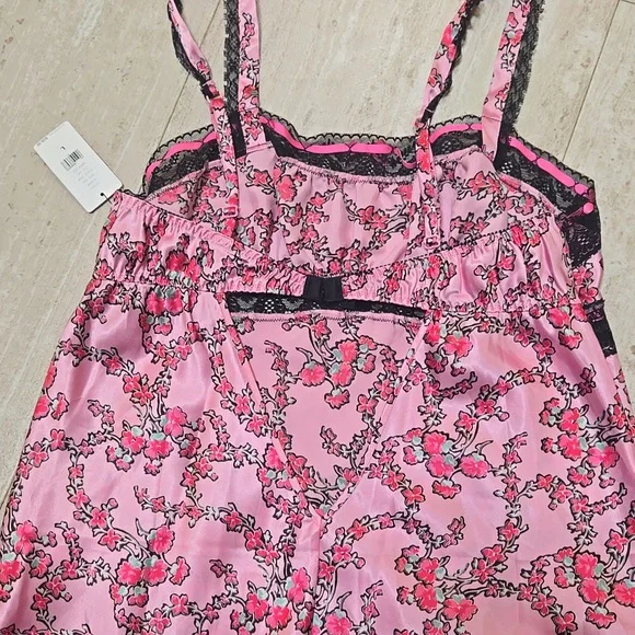 NWT Betsey Johnson Intimates Unique & Elegant Pink Floral/Black Lace Nightie - Picture 11 of 11
